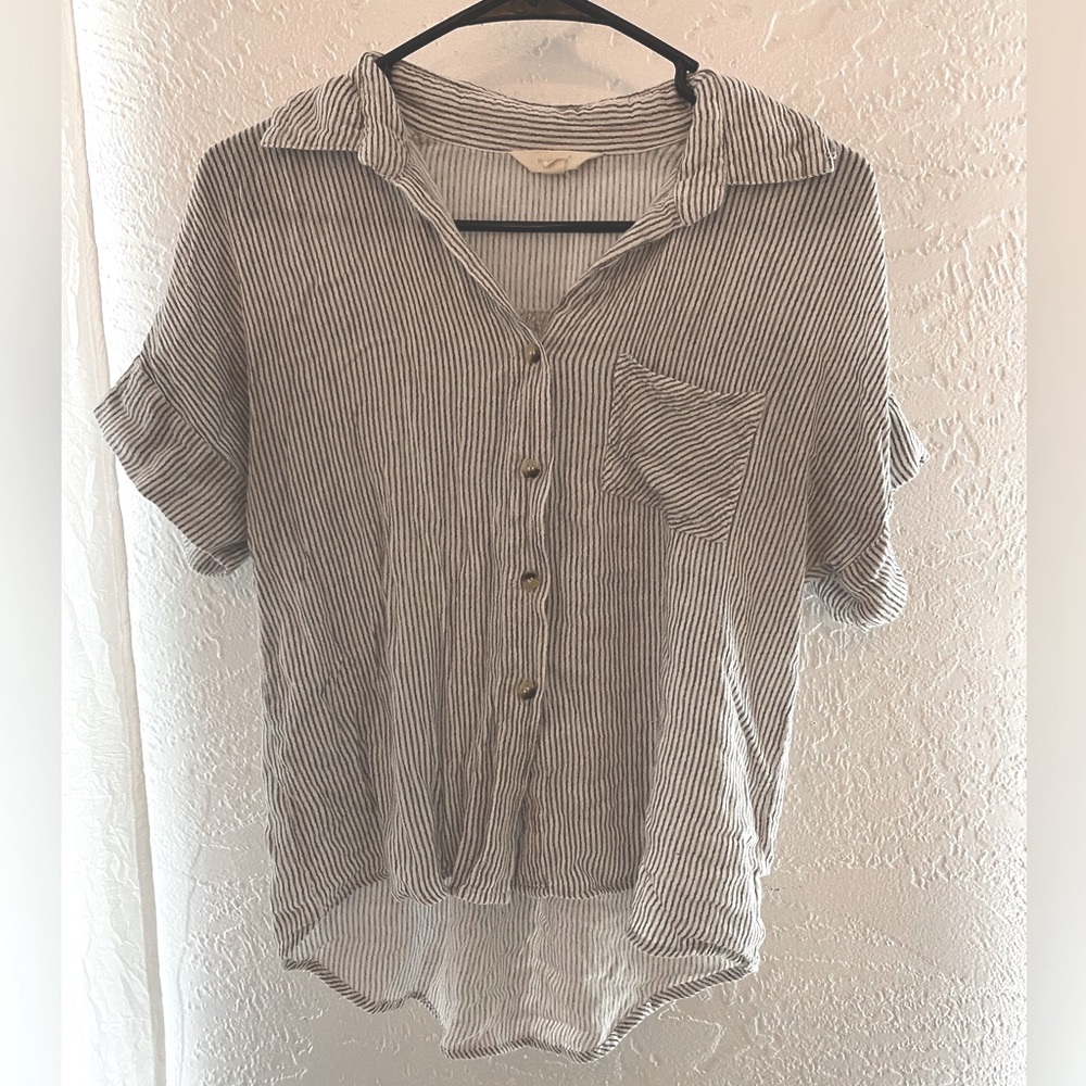 Slouchy Boho style short sleeve button up. Size:M. Great quality.